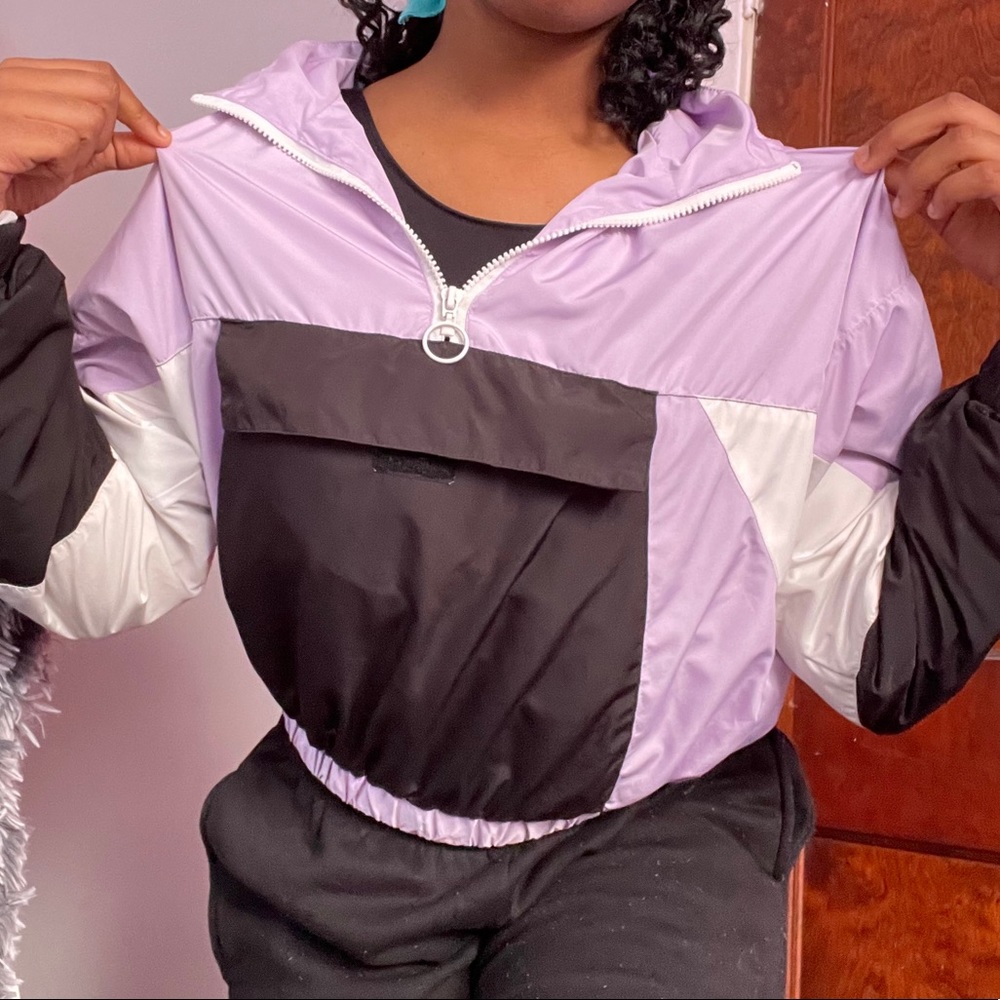 I’m selling a good co drink windbreaker